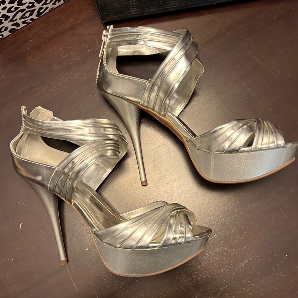 Anne Michelle hustler heels
